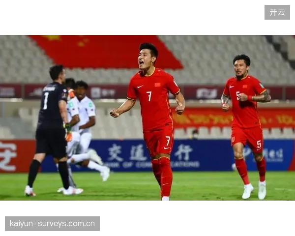 瑞典队严谨的4-4-2体系面临大考，其边路防守将遭遇荷兰队立体化进攻的持续施压。
